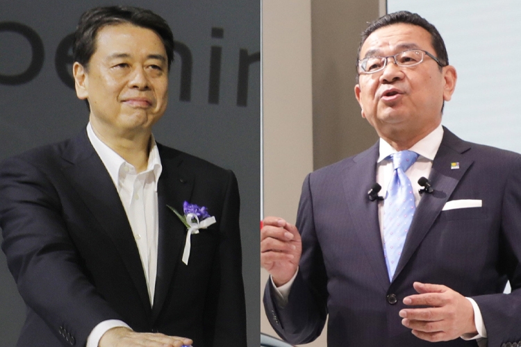 日産の内田誠社長（左）とホンダの八郷隆弘社長（時事通信フォト）