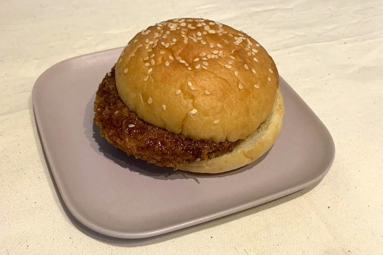 セブン-イレブンの『がっつり食べる！メンチカツバーガー』