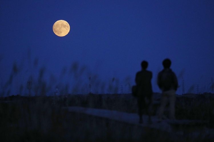 「中秋の名月」が美しく見えるの理由とは（写真／時事通信フォト）