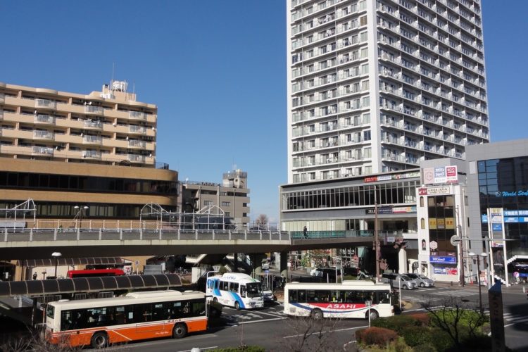 駅からのバス路線も充実している（上尾駅の駅前）