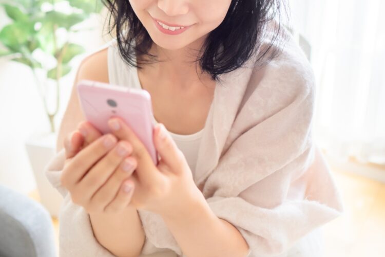 高すぎるスマホ料金を安くするワザはたくさんある（イメージ）