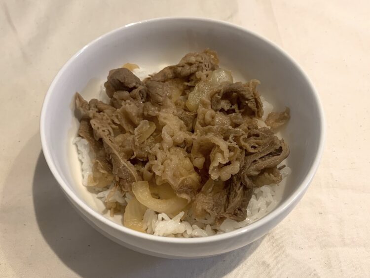 レンジで温めてごはんにのせるだけでできあがり