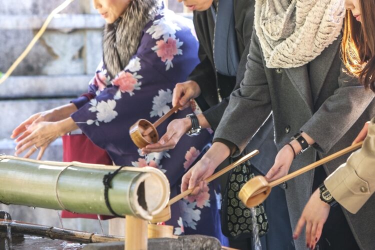 例年、人出が増える年末年始だが、今年はどうすればよいか（イメージ）