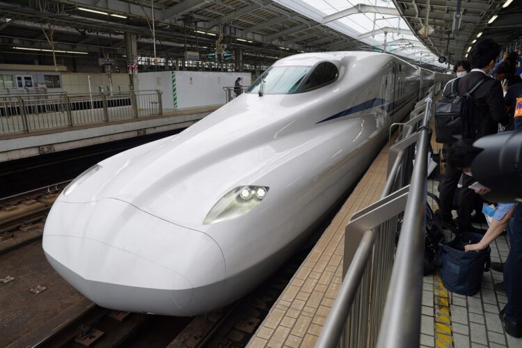 東京～新大阪間を2時間27分で結ぶ新型車両「N700S」（写真／時事通信社フォト）