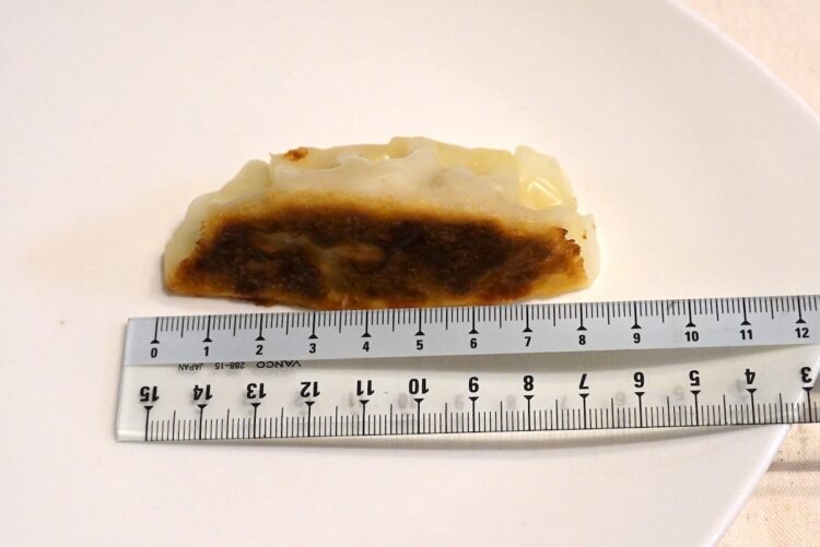 ローソン『焼餃子』、最も長い部分が約8.5cm 