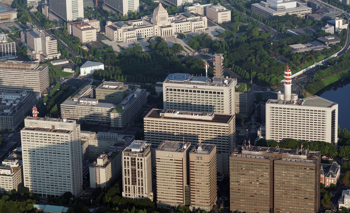 高級官僚たちは老後の心配は不要（写真は霞が関／時事通信フォト）