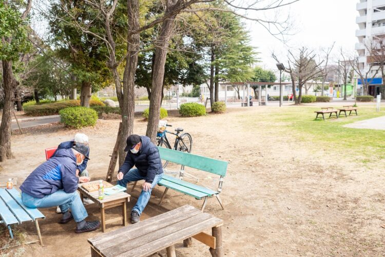 2021年3月　多摩ニュータウンで最も早く入居が始まった永山地区で、1973年に開園した永山南公園。商店街の隣にあり、子どもから高齢者までの憩いの場となっている