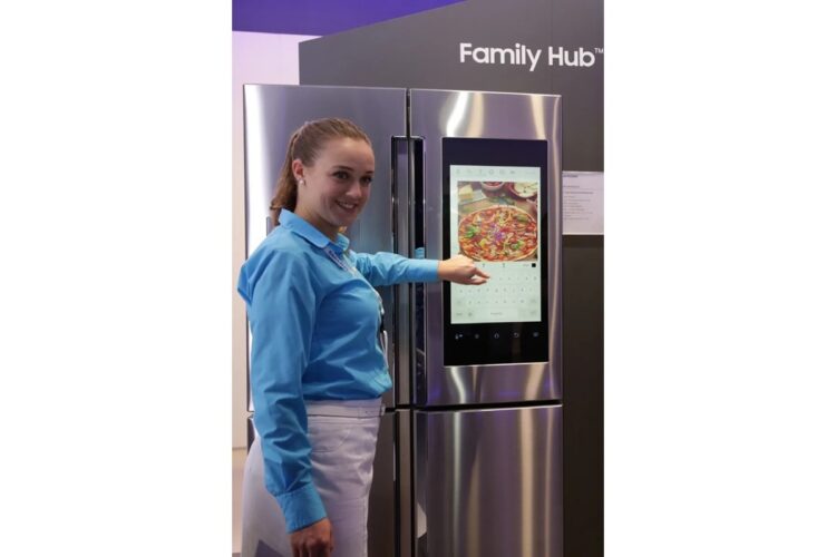 AIで家電はどう進化している？（写真はサムスンの冷蔵庫『Family Hub 2.0』／共同通信社）