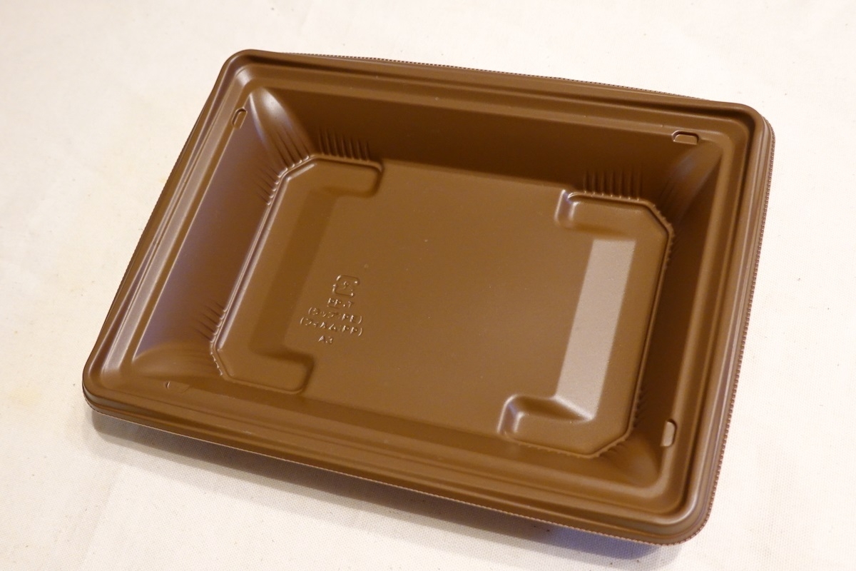 セブン-イレブン『レモン塩だれのねぎ豚カルビ弁当（麦飯）』の容器