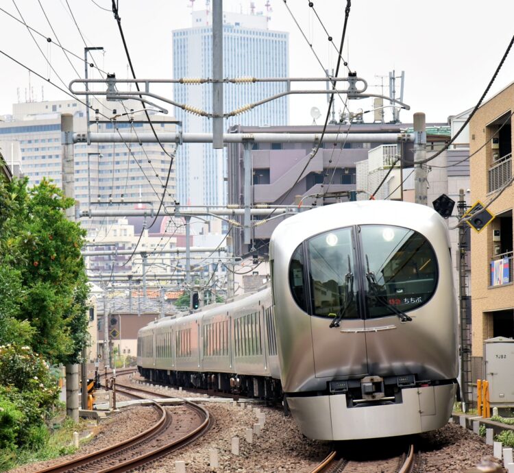 鉄道会社にとって逆風の時代をどう生き抜く？（提供／西武鉄道）