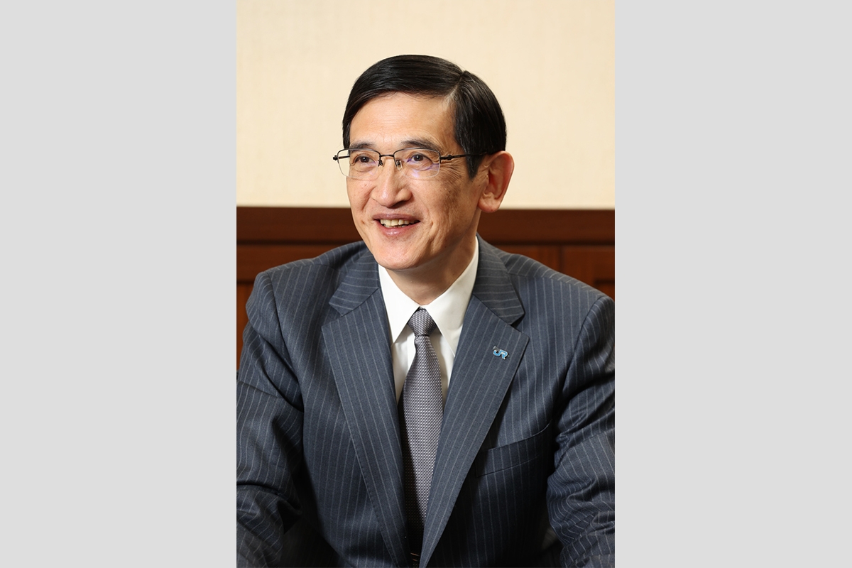 JR西日本旅客鉄道株式会社　JR西日本大阪支社　カフスボタン大阪支社長賞 魚本佳秀・福岡支社長 - 荷物輸送サービスで九州に誘客を JR西日本