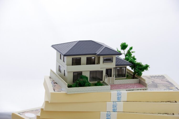 日本では変動金利で住宅ローンを組んでいる人も少なくない（イメージ）