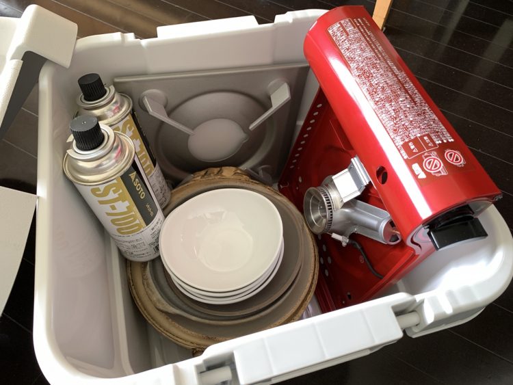 収納ボックスは季節ものの調理器具や容器類にも便利
