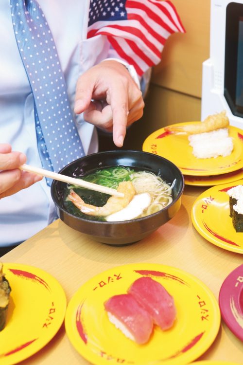 えび天にぎりは、麺類にのせるのがおすすめ（撮影／菅井淳子）