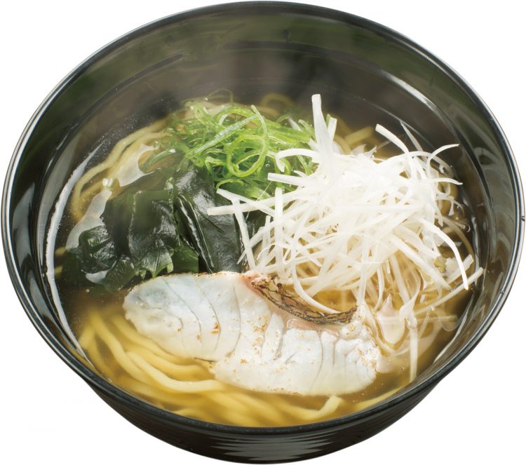 焼いた鯛のアラでだしをとった「鯛だし塩ラーメン」