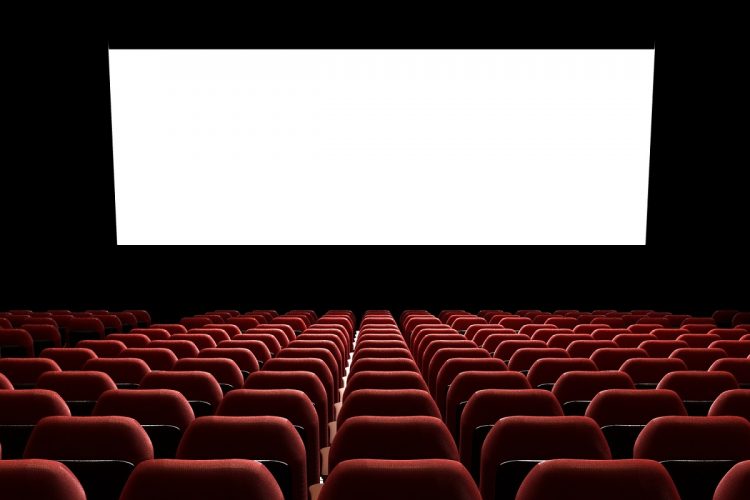 劇場公開と同じタイミングでネット配信を行う映画が増加している