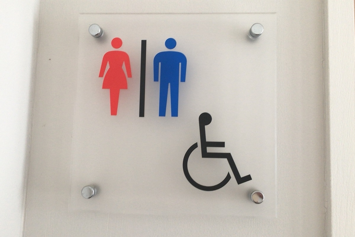 コンビニのトイレ利用時 何か買うべきか否か それぞれの言い分 マネーポストweb