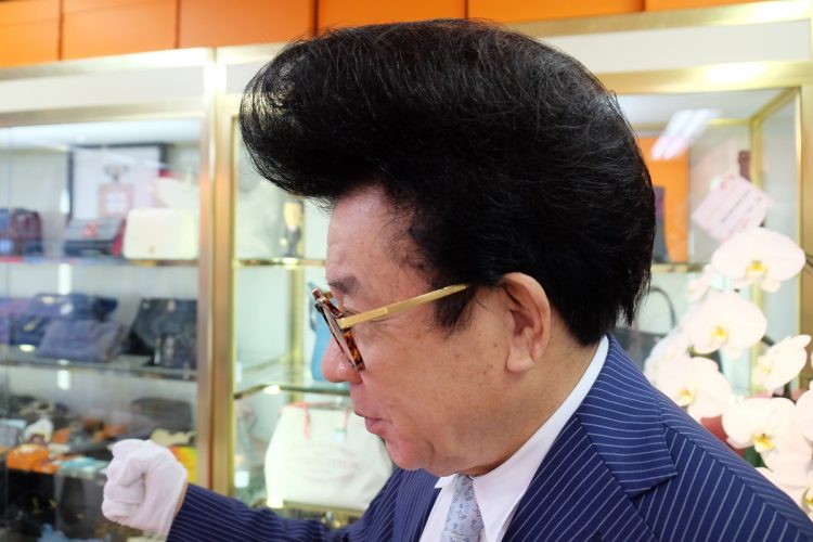 日本一の長さを誇るという森田さんのリーゼントヘア