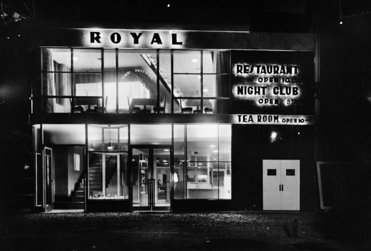 1953年に開業した『ロイヤル』中洲本店（現・レストラン花の木）