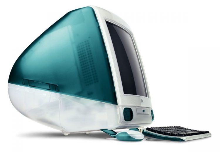 1998年に発表されたボンダイブルーの初代iMacの販売価格は衝撃的だった（時事通信フォト）