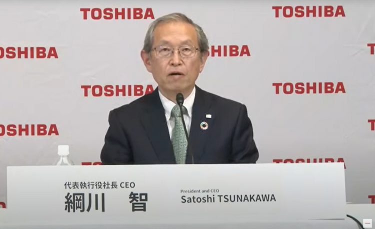 「会社分割こそが最善の道」だと強調した綱川社長（2021年11月撮影／時事通信フォト）