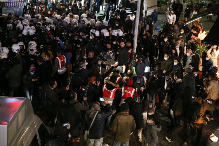リラの暴落を受けてトルコのイスタンブールで発生した抗議デモ（Getty Images）