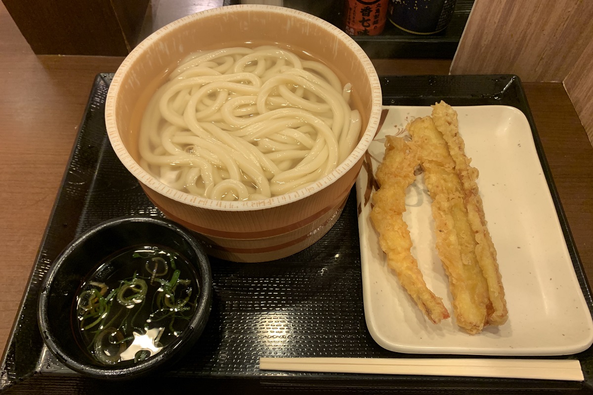 丸亀製麺の『釜揚げうどん（並）』と『ちくわ天』と『えび天』