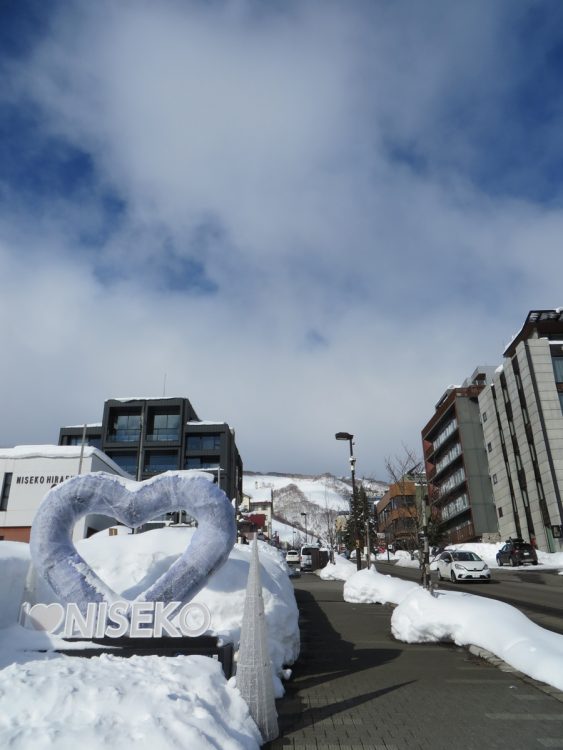 メインストリート「ひらふ坂」（倶知安町）