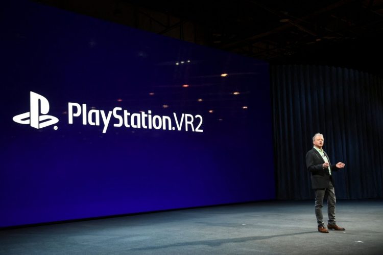 「PlayStation VR2」に期待する声がある一方でVR業界全体の課題も残る（AFP＝時事）