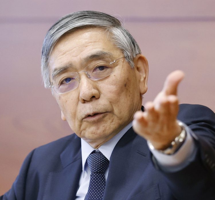 日銀の金融政策が銀行の経営を圧迫している現状も（黒田東彦・日銀総裁。写真／共同通信社）