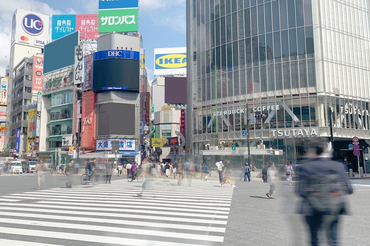 「大都会の繁華街」の住み心地は？（渋谷のスクランブル交差点）