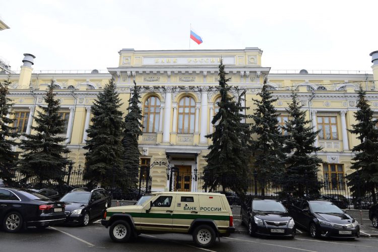 ロシア中央銀行の資産が凍結される中、ロシアはいつまで国債の利払いを続けられるか（写真／Getty Images）