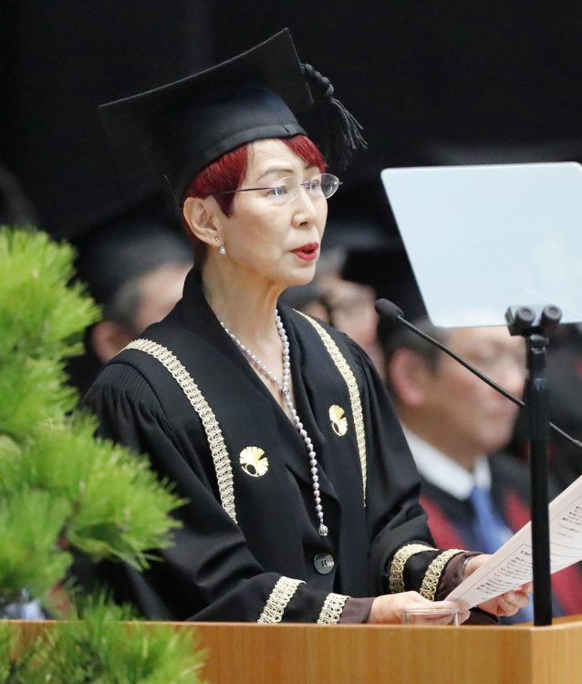 2019年の東京大学入学式に登壇した同大名誉教授の上野千鶴子さん（写真／共同通信社）