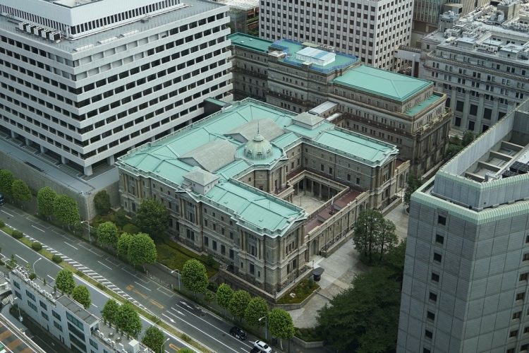 政府・日銀が為替介入した場合、どこまでの効果が期待できるのか（時事通信フォト）