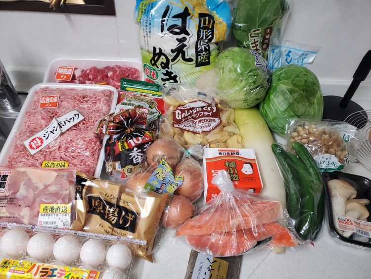 買い物前に前週の残り食材を使いきるメニューを考え、それに必要な食材をメインにセレクトしているという（写真提供／くぅちゃんさん）