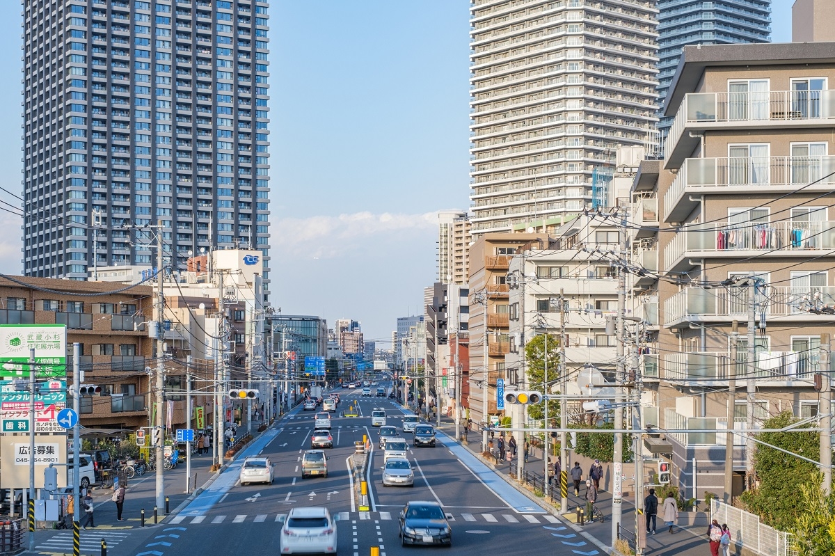 大都市では“大通り沿いの住まい”も当たり前（イメージ）