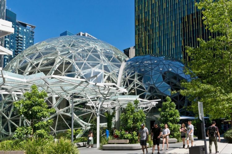 シアトルにある米アマゾン本社に併設されるガラス張りのドーム（写真／AFLO）