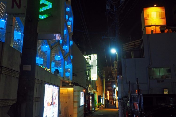 ラブホテルがひしめく夜の渋谷・円山町