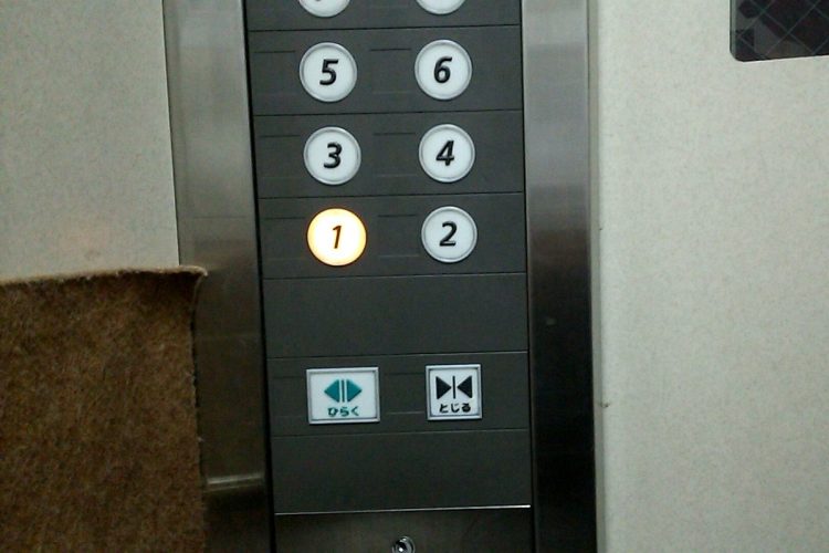 1階に住んでいればエレベーターが動かなくなっても苦労は少ない（イメージ）