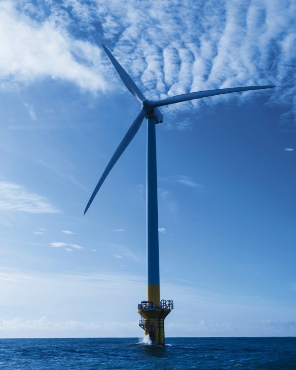 千葉県銚子市「銚子沖洋上風力発電所」（写真提供／東京電力リニューアブルパワー）