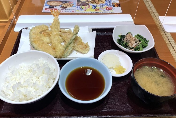 天丼に200円プラスした「天丼定食」