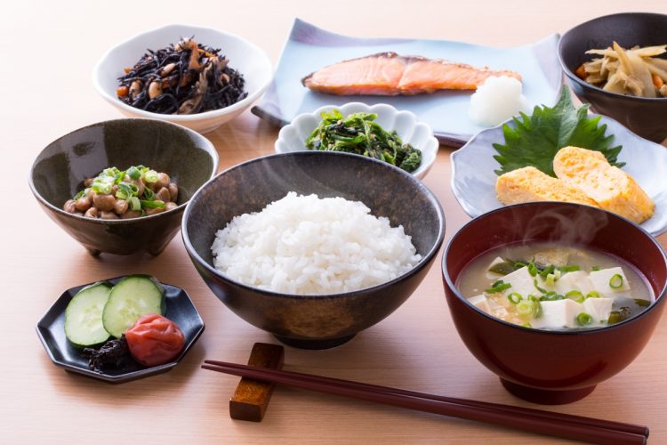 朝食は“純日本風”がお得な時代に（イメージ。写真／AFLO）