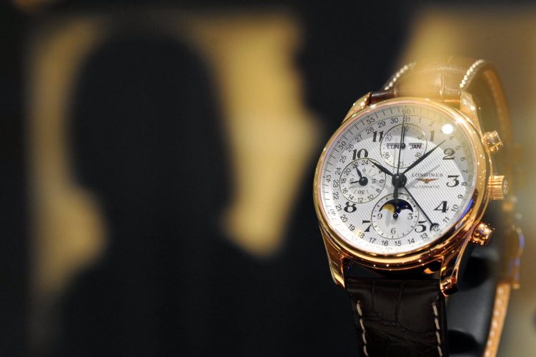 スイスの高級ブランド「ロンジン」の腕時計（AFP=時事）