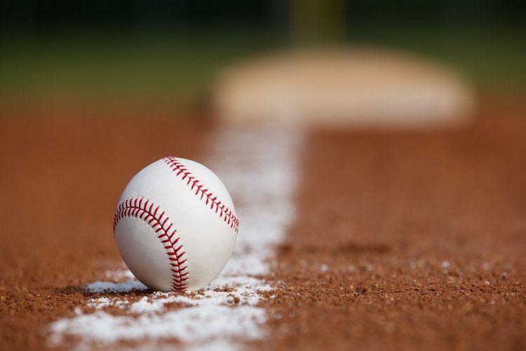 多くのプロ野球選手は、現役を退いてからの人生のほうが長い（写真：イメージマート）