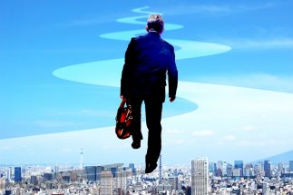 “教員が忙しすぎ”問題　「答えを見つける教育」への転換で教員数は半分にできる