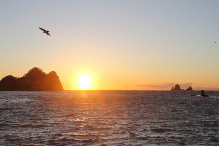 西伊豆、大田子海岸の美しい夕陽