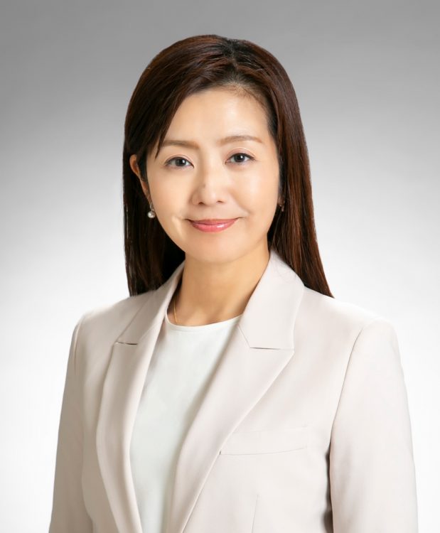 元フジテレビアナウンサーで弁護士の菊間千乃さんは、コーセーやアルコニックスなど4社を兼務（写真提供／コーセー）