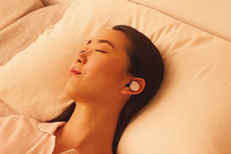 耳を温めてリラックスさせ、防音効果によって安眠を促す新タイプの耳せん