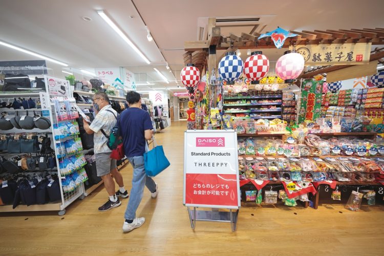 銀座の下町を再現した駄菓子屋コーナー