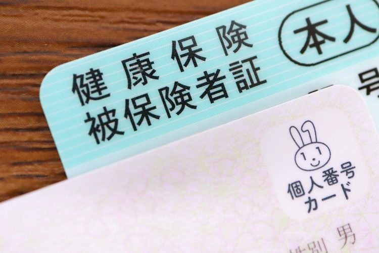 マイナンバーカードと健康保険証を紐付ければ、ポイント獲得以外のメリットも（写真：イメージマート）